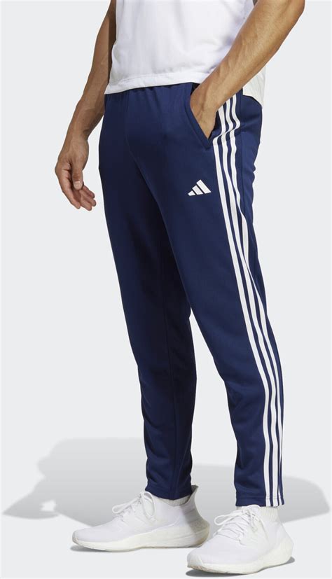 adidas jogginghose weiß mit blauen streifen|Train Essentials 3.